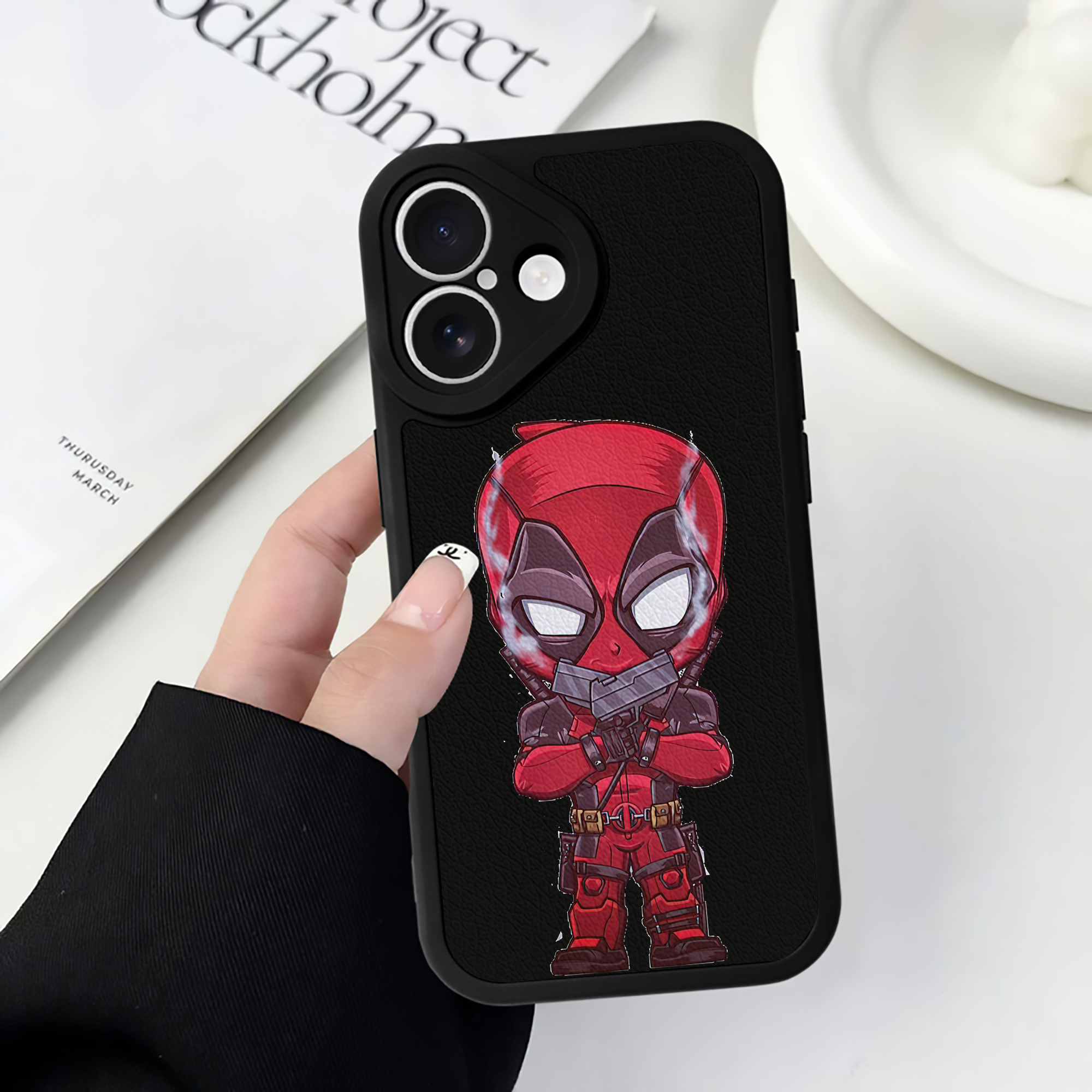 （画像用） Deadpool デッドプール 【iPhone 16シリーズ対応】シリコンスマホケース（レザー調） 材質：シリコン